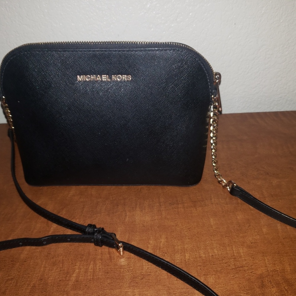 Micheal Kors crossbody bag